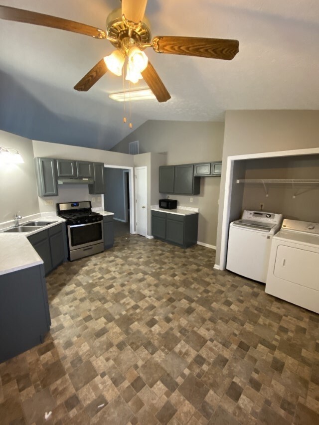 Building Photo - 1128 Hornbeam Cir W