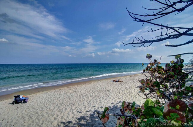 Foto del edificio - 200 Ocean Trail Way