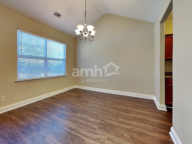 Building Photo - 830 Hyacinth Cir