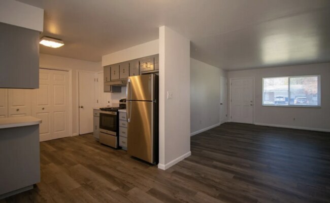 Building Photo - Cozy 2-Bed Home with Large Backyard & Garage