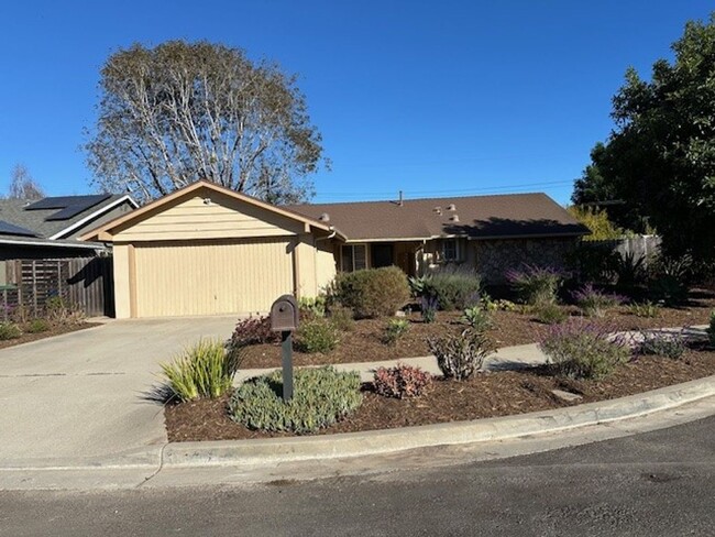 Building Photo - Desirable 3 bdrm Goleta Home