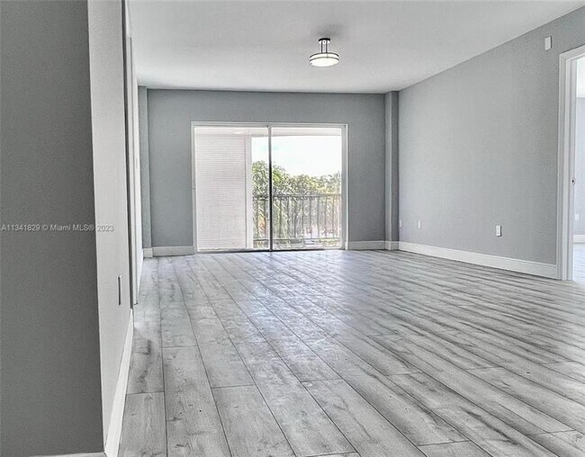 Building Photo - 4174 Inverrary Dr