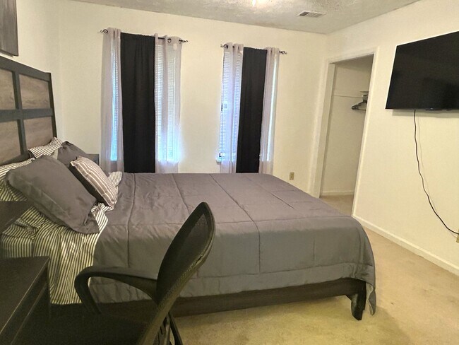 Foto del edificio - 903 Forest Pointe Way