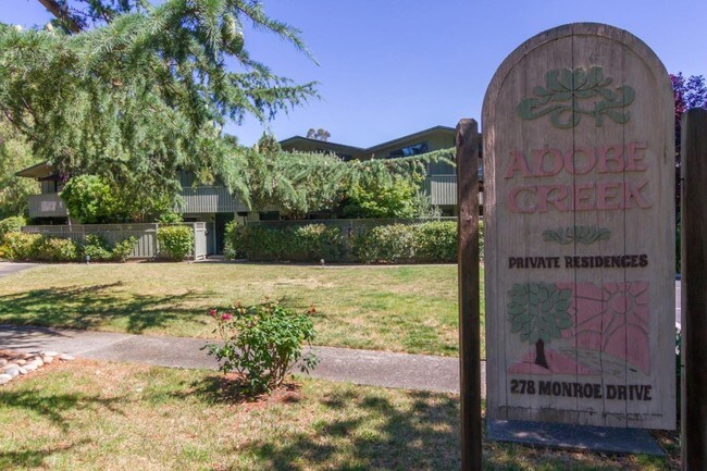 Building Photo - 278 Monroe Dr