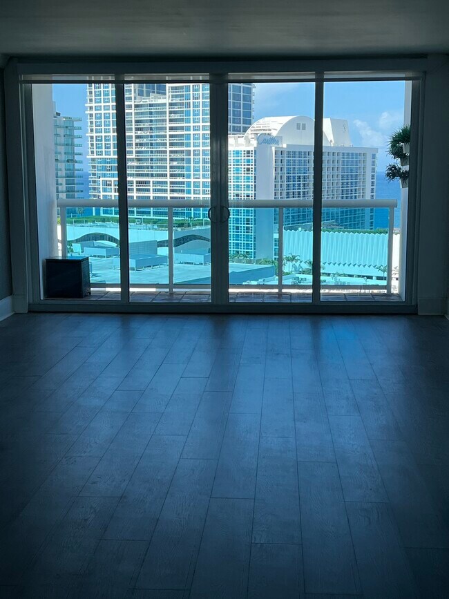 Foto del edificio - 6770 Indian Creek Dr