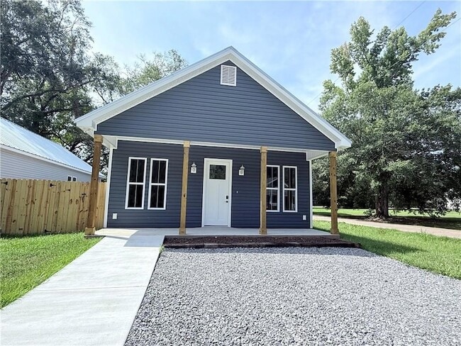 Building Photo - 305 E 34th Ave