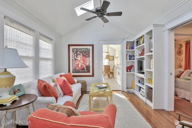 Foto del edificio - 427 Monmouth Ave