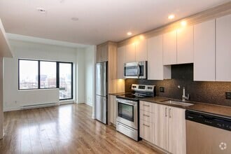 Building Photo - 30 Bd Saint-Joseph E