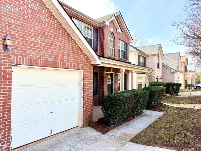 Foto del edificio - Welcome to this stunning 4-bedroom, 3-bathroom home located in the desirable Hampton, GA.