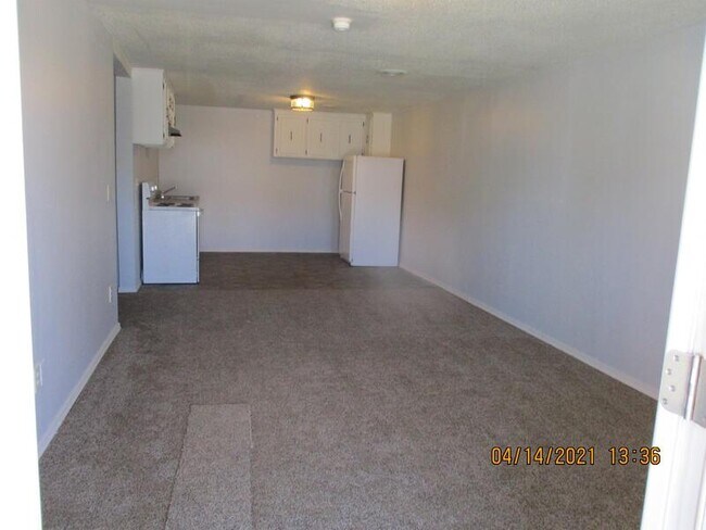 Building Photo - 15 W Paris Ave