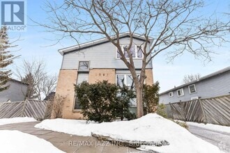 Building Photo - 1397 Ritson Rd S