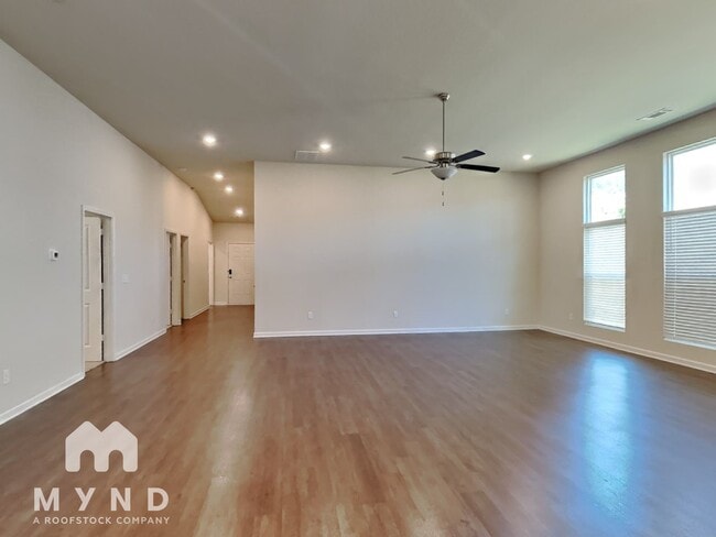 Building Photo - 803 Golden Bell Wy