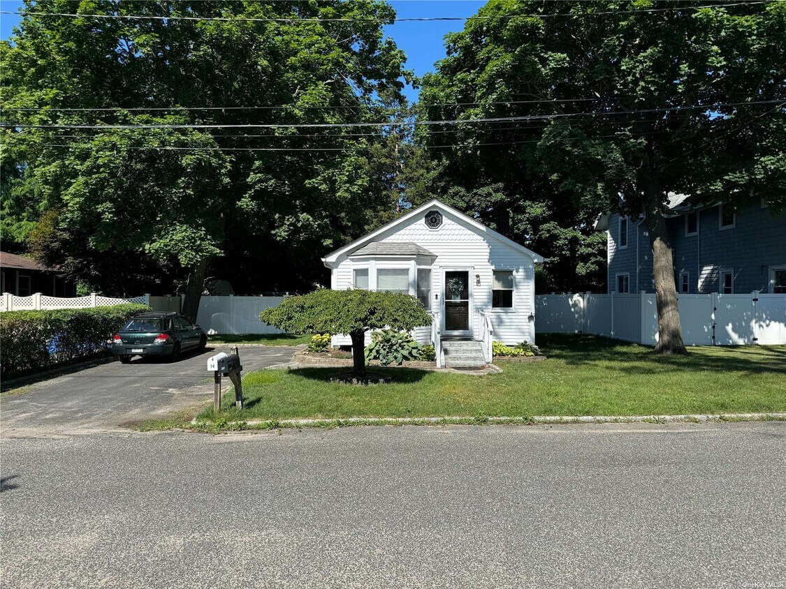 Primary Photo - 14 Adams St