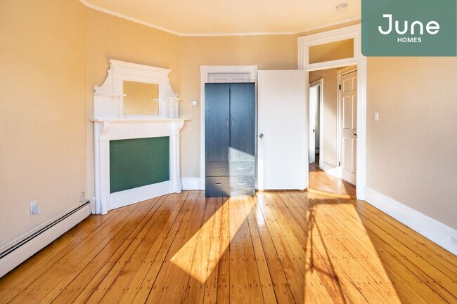 Foto del edificio - ROOM ONLY in 4-bed/1.0-bath Home
