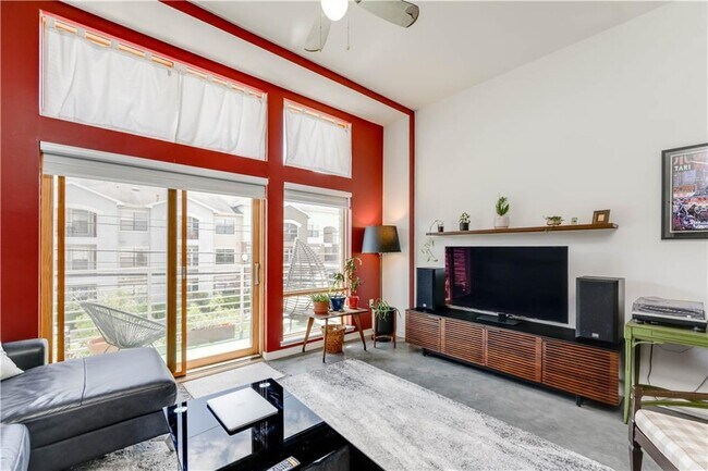 Foto del edificio - 2124 E 6th St