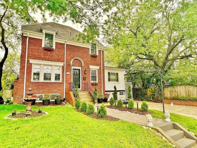 Building Photo - 820 Sligo Ave