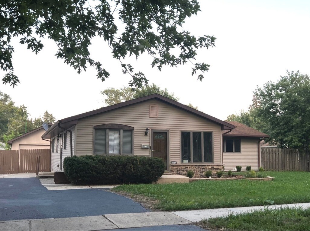 Primary Photo - 3529 Carpenter St