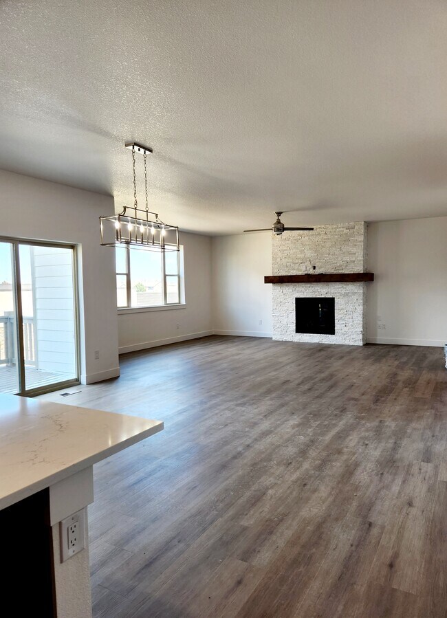Great main floor living with Fireplace - 5035 Grosbeak St