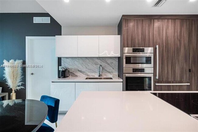 Foto del edificio - 851 NE 1st Ave