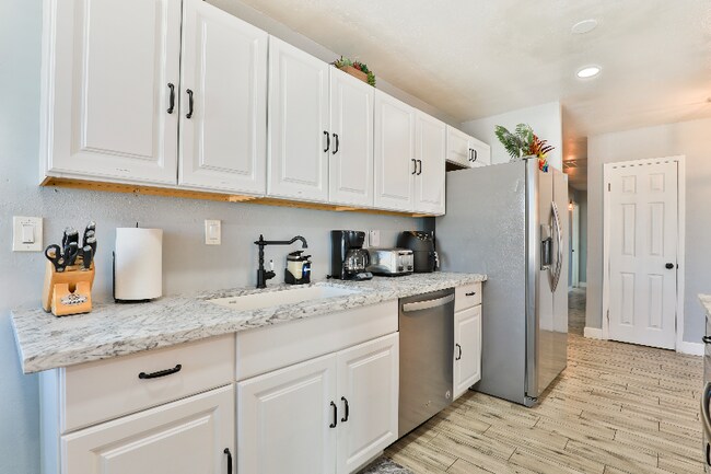 Foto del edificio - 242 W Jasmine St