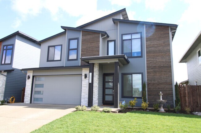 Foto del edificio - BEAUTIFUL 4+ BR, 2.5 BA TWO STORY HOME IN ...