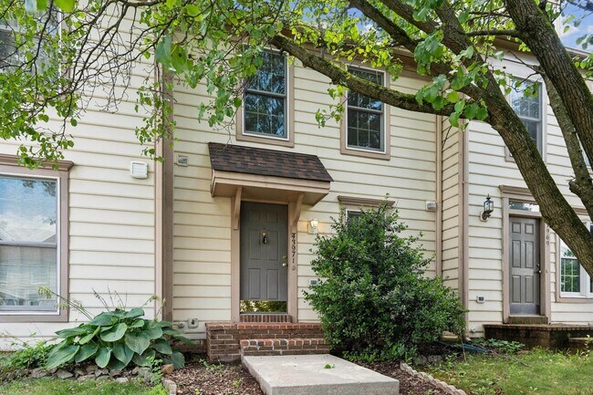 Foto del edificio - Move-in Ready Townhome in Ashburn Village!