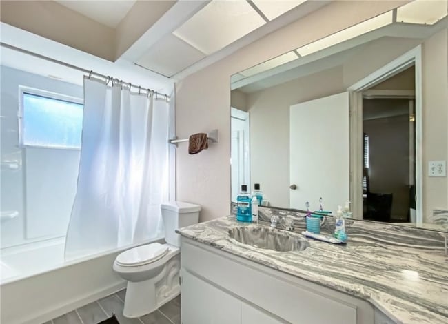 Foto del edificio - 2134 Country Club Blvd