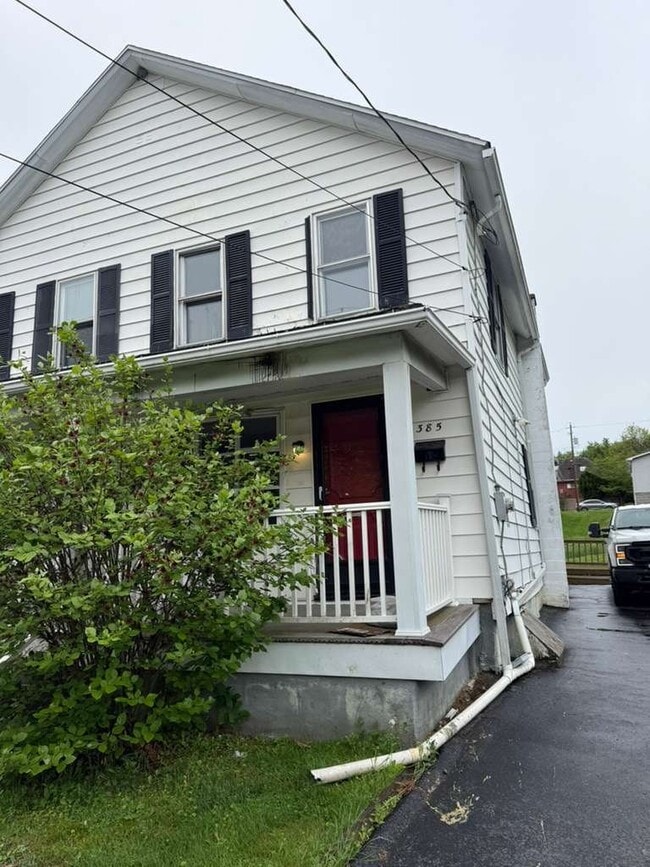 Building Photo - 385 Carver St