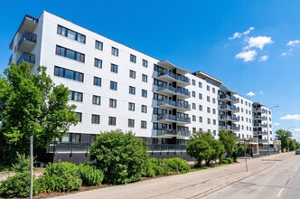 Building Photo - St James Place