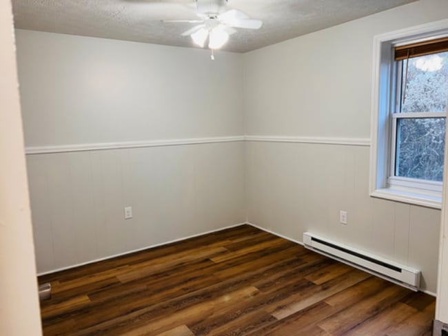 Foto del edificio - 44 Radio Station Rd