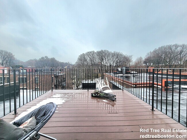 Building Photo - 1203 Beacon St