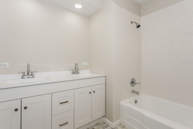 Foto del edificio - 6410 E 10th St N