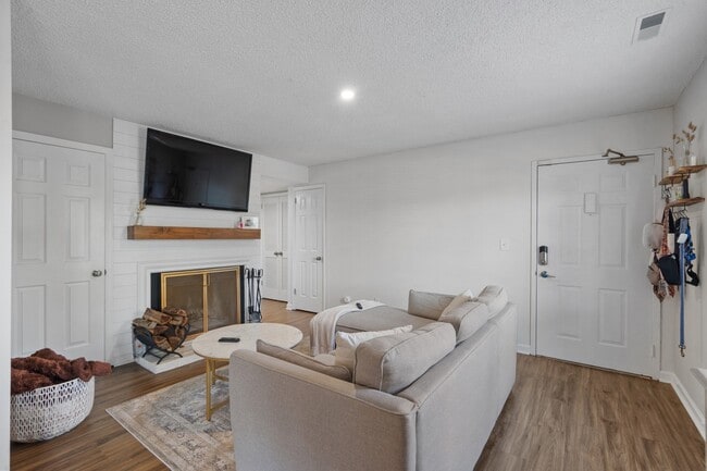 Foto del edificio - 5841 Brentwood Trce
