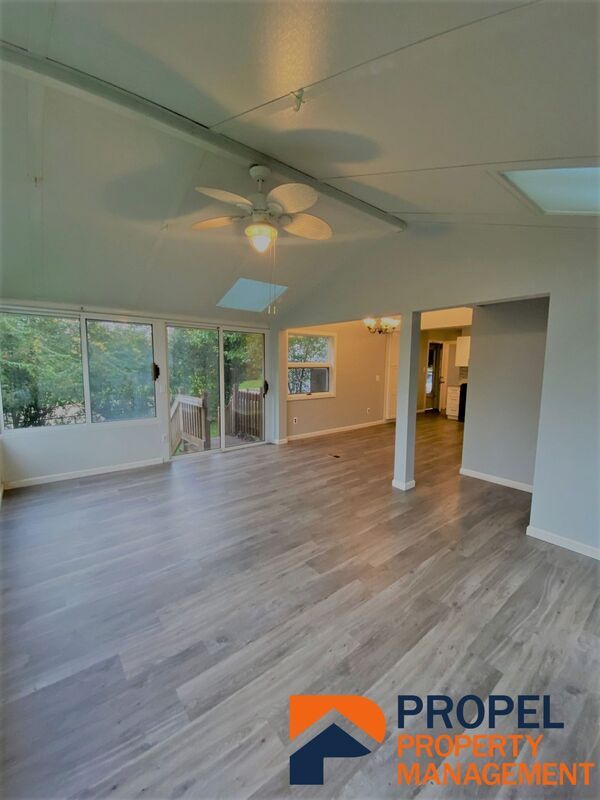 Foto del edificio - 3345 Edgewood Dr