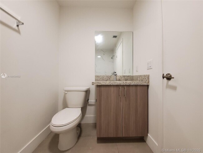 Foto del edificio - 6001 W Flagler St
