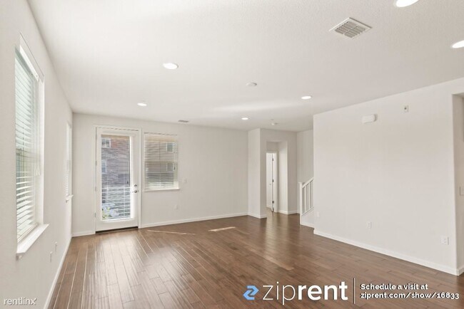 Foto del edificio - 4 br, 3.5 bath Townhome - 6118 Charlotte D...
