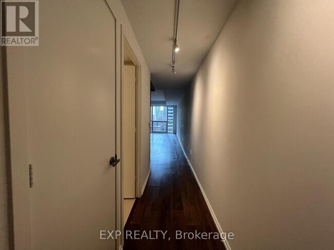 Building Photo - 45 Charles St E