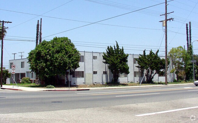 Building Photo - 6800 Varna Ave