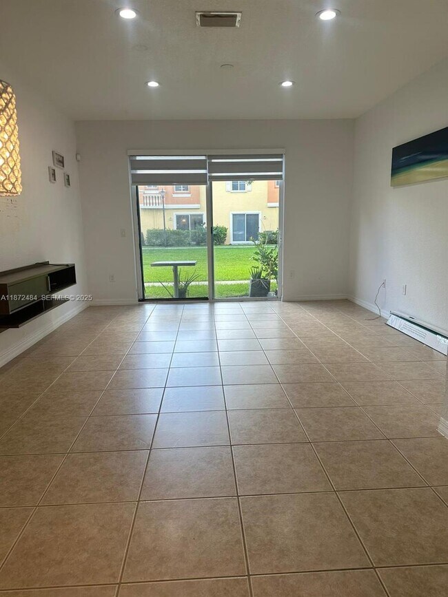 Foto del edificio - 8936 SW 18th St