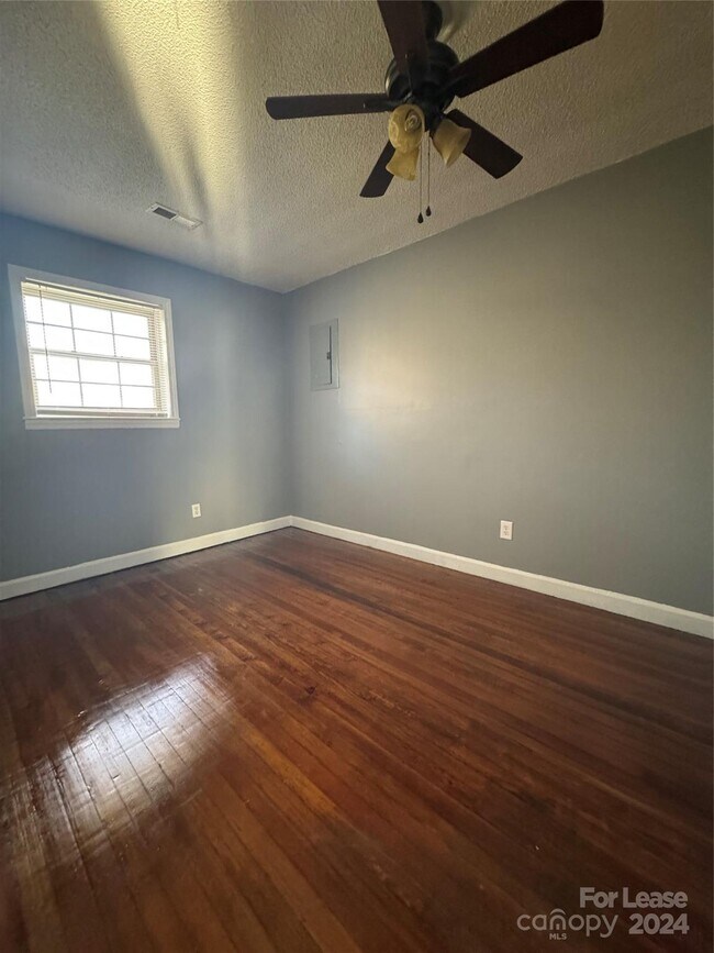 Building Photo - 114 Earnhardt Ave
