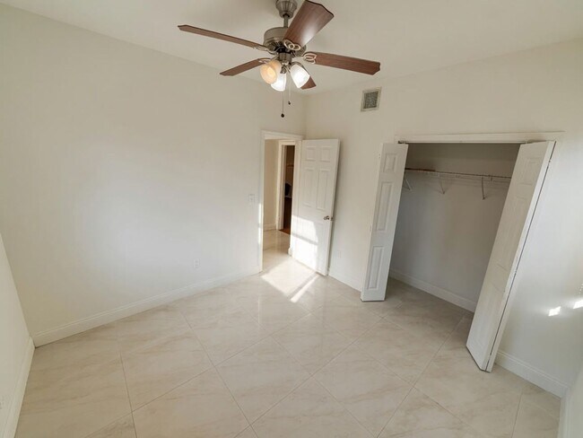 Foto del edificio - Newly Renovated 3 Bedroom Home | Heart of Riviera Beach
