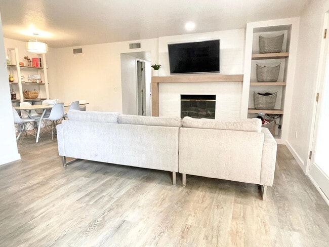 Building Photo - 4400 Hemingway Dr