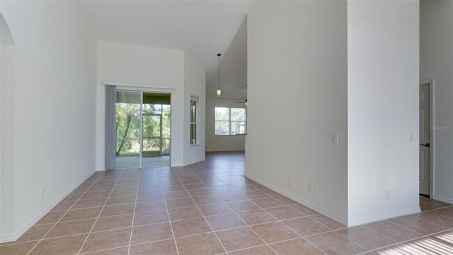 Building Photo - 5279 Lovett Rd