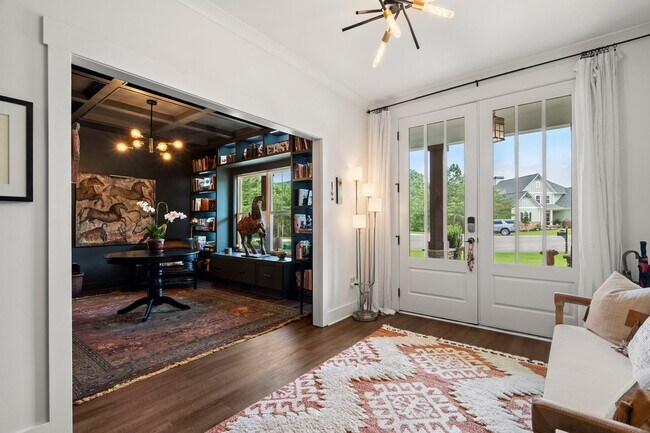 Building Photo - Gated Community - 3-Acre Cul-de-Sac Lot!