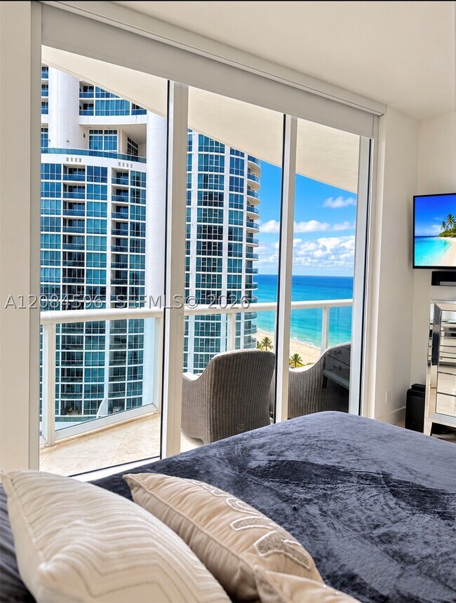 Foto del edificio - 18101 Collins Ave