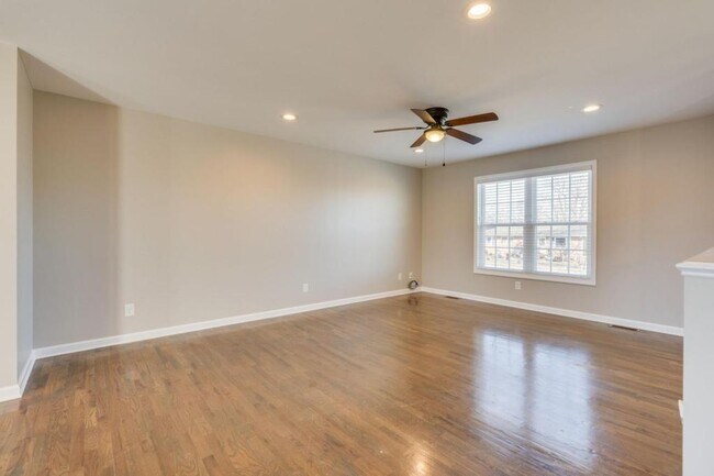 Foto del edificio - 375 Ridgeway Rd