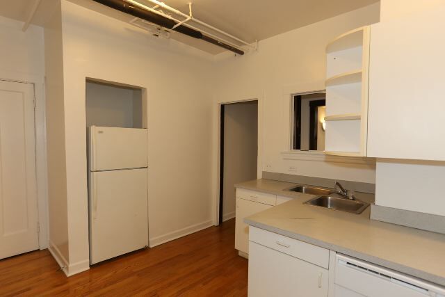 Foto del edificio - 819 W Waveland Ave