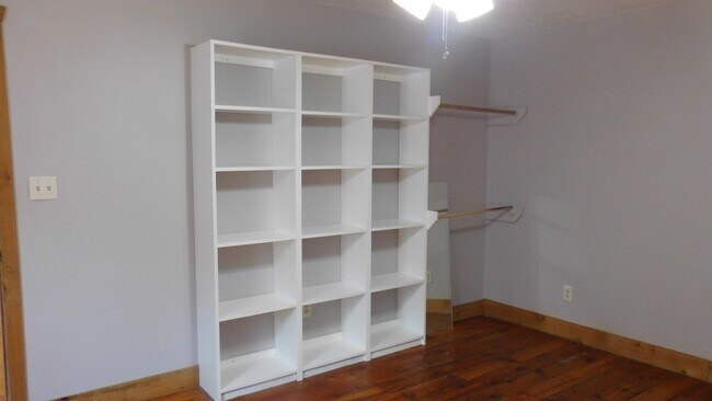 Building Photo - 000 Woodview