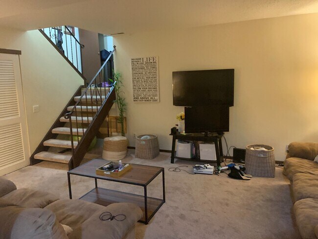 Foto del edificio - 2 Br / 1 Ba TH w/ 1-Car Garage in Brooklyn...