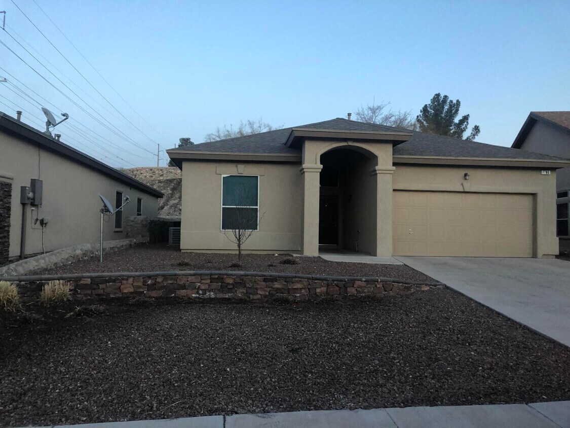 Primary Photo - 7786 Oak Landing Drive